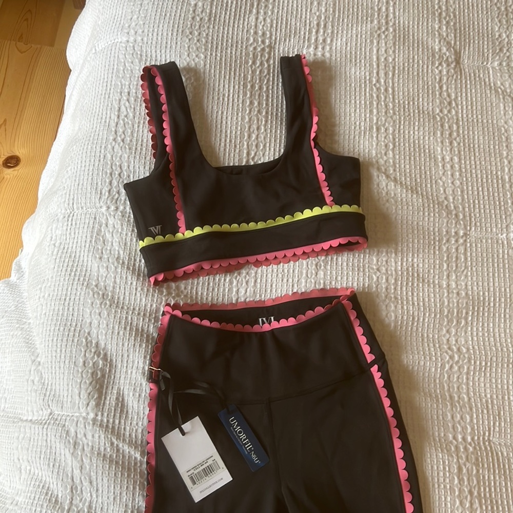 NWT IVL Collective workout matching set in black with scalloped neon